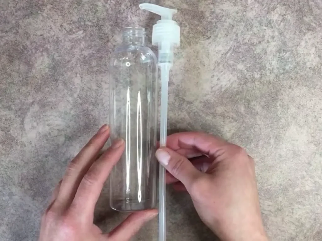adjusting the pump bottle pump top