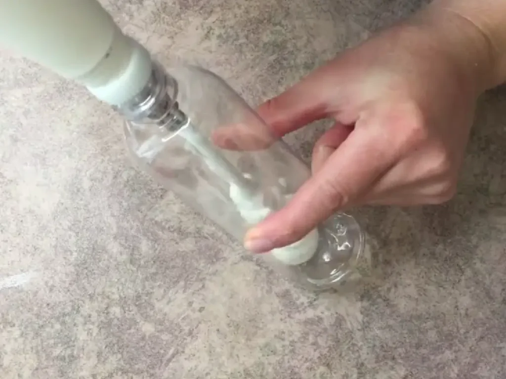 putting conditioner into bottle