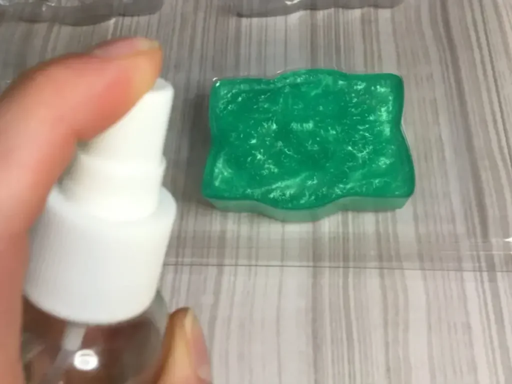 spraying melt and pour to pop bubbles