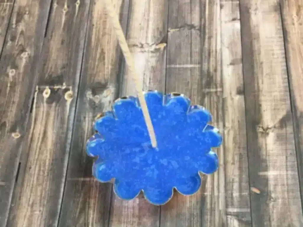 floating candle fully cooled in mold