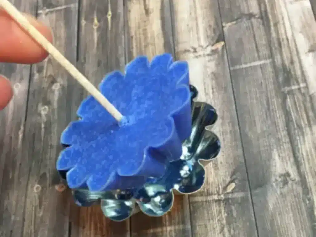removing candle from mold