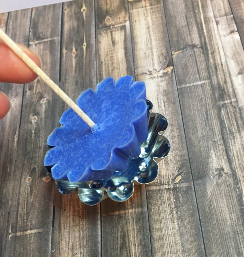 removing candle from mold