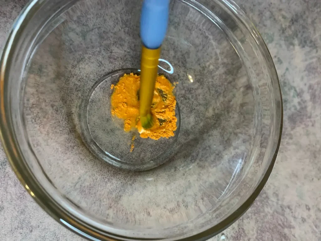 making orange paint for bath bomb