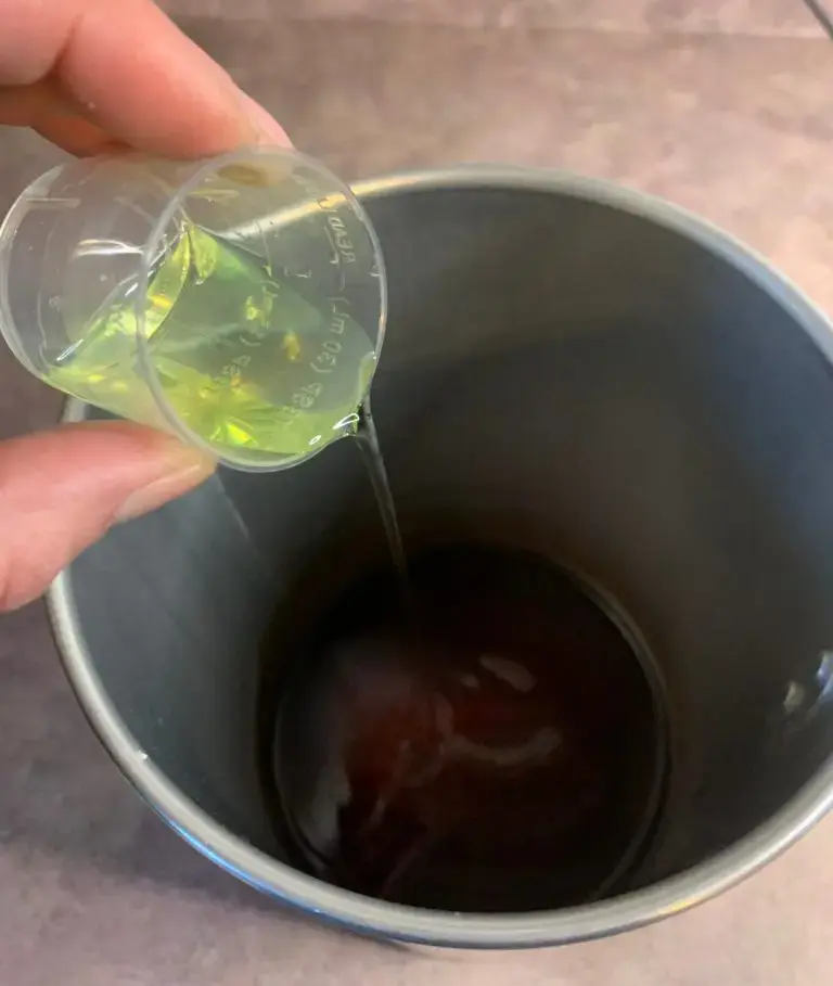 adding-fragrance-oil-to-hot-wax-