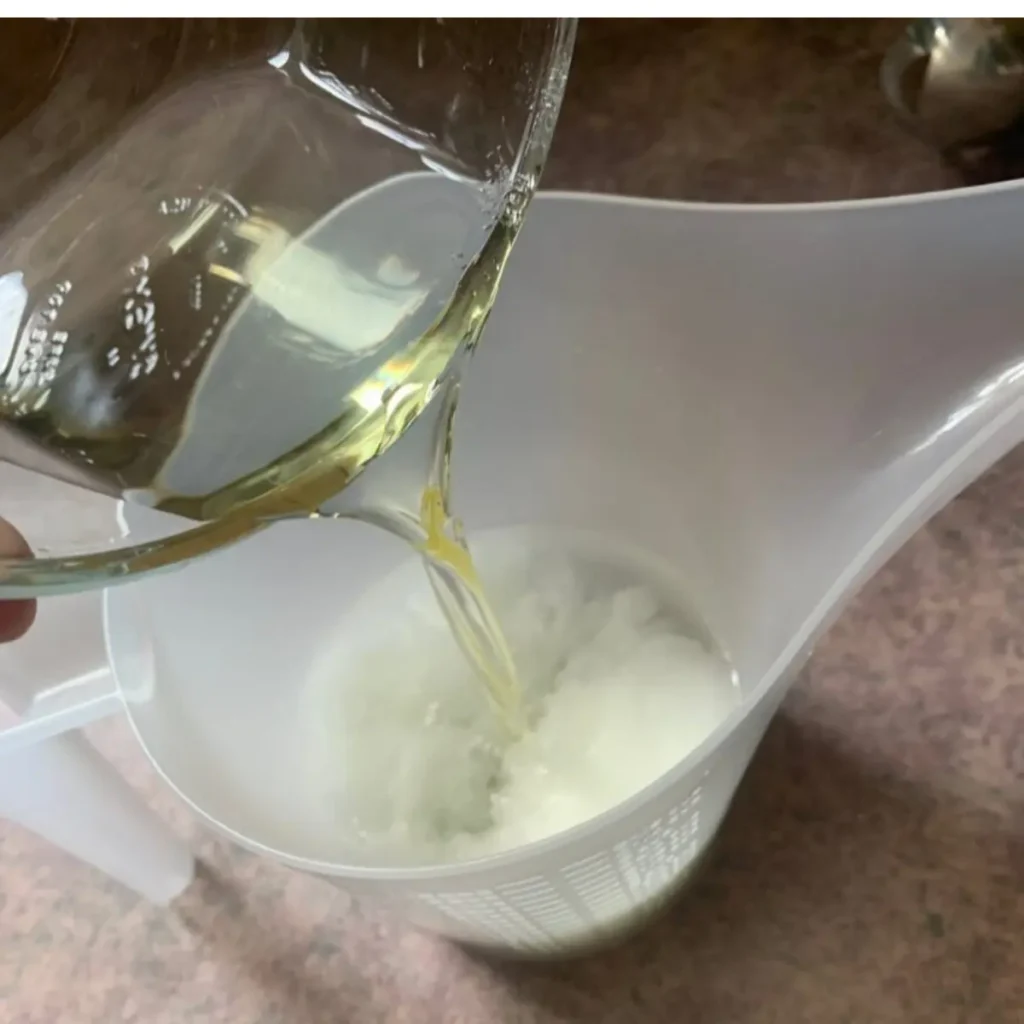 dumping water phase into oil phase can see emulsion starting