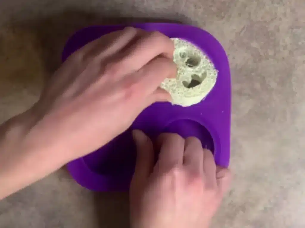 placing luffa into silicone mold