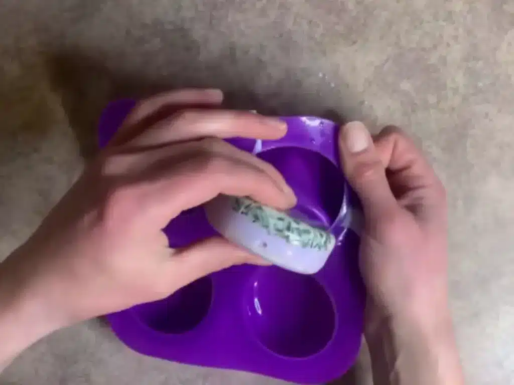 unmolding luffa soap