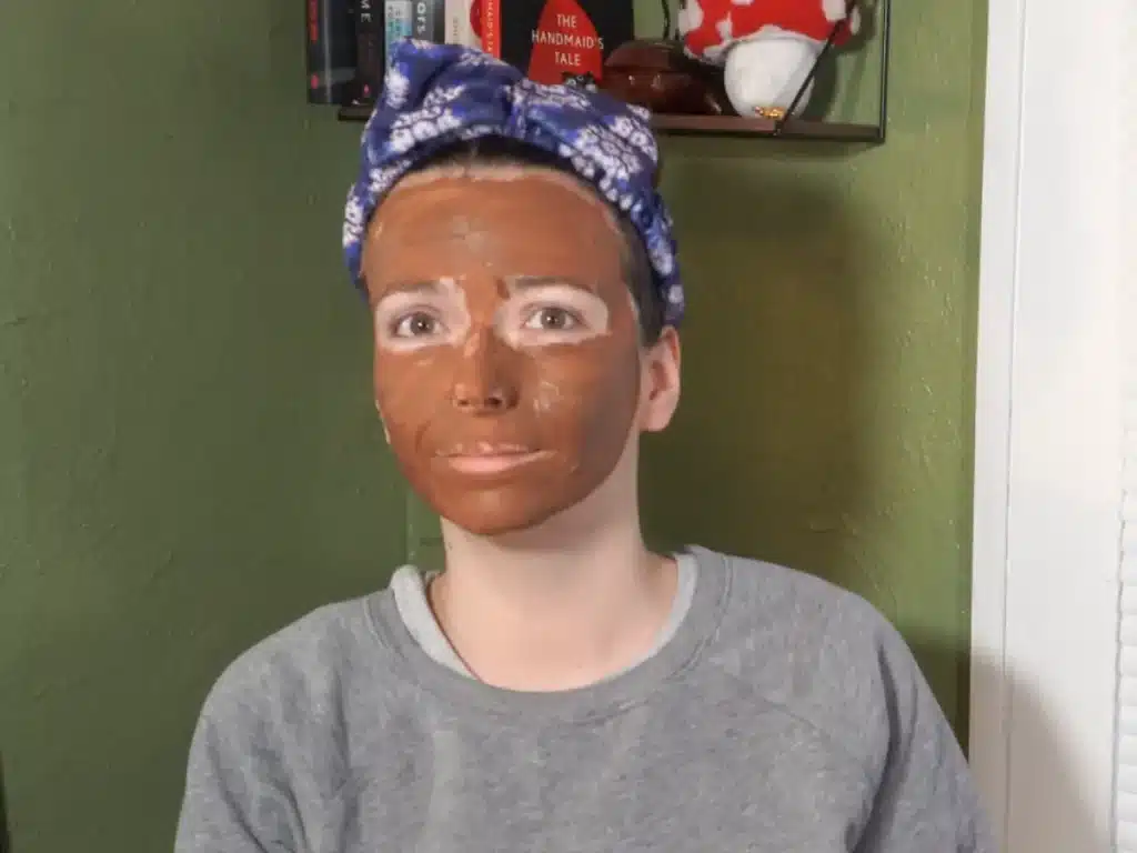 summer rain (jami) using face mask