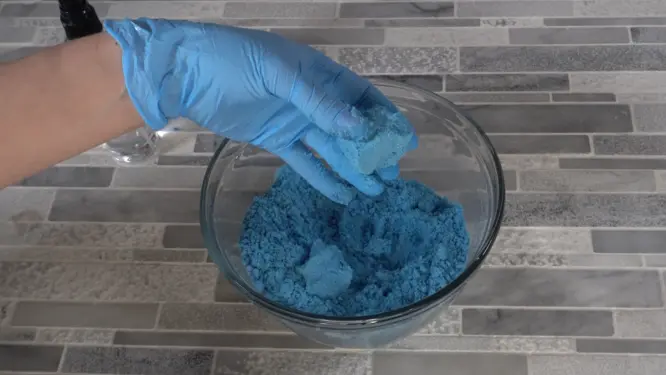 Bath bomb mixture holding shape when squeezed