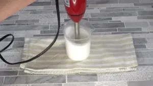 making-lotion-beginner-immersion-blender-300x169