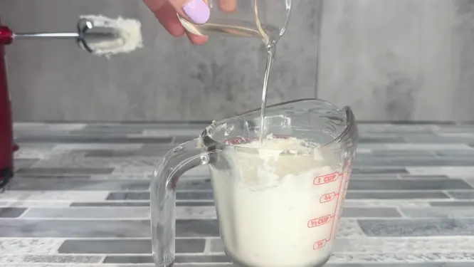 adding safflower oil to shea butter