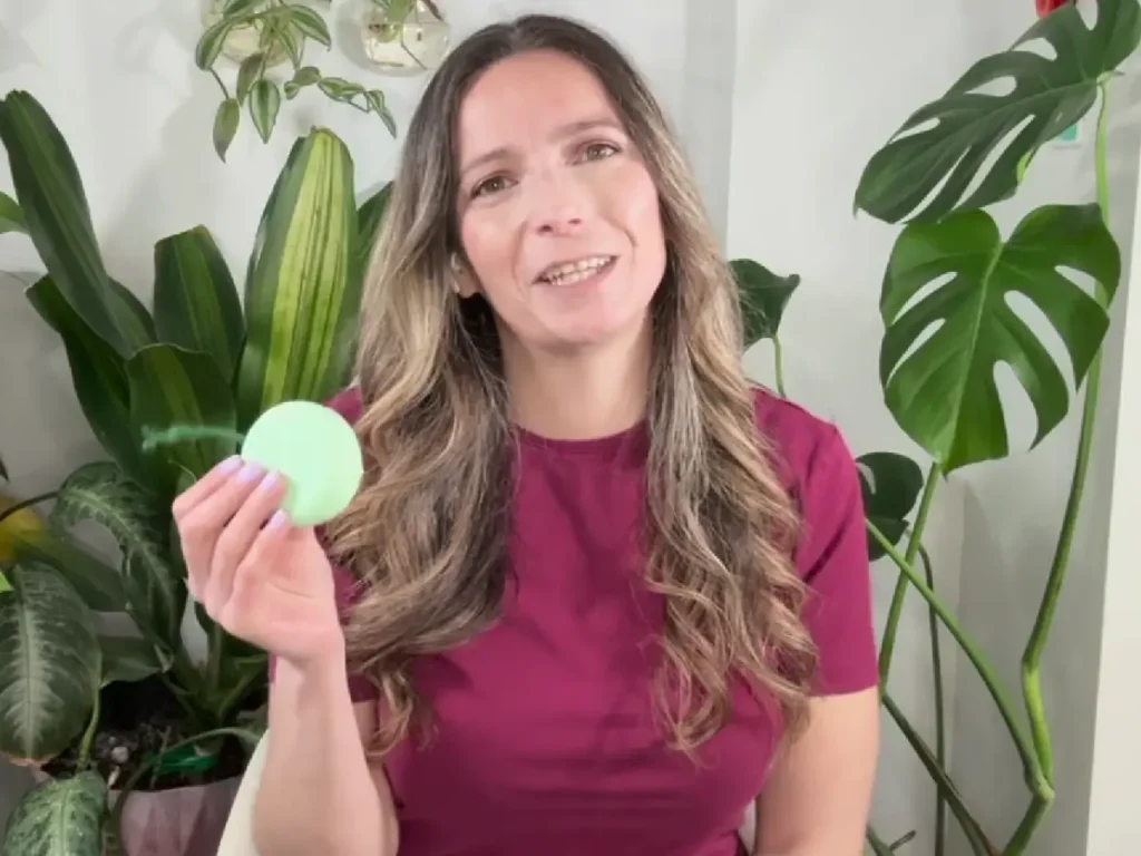 summer rain (jami) holding melt and pour luffa soap