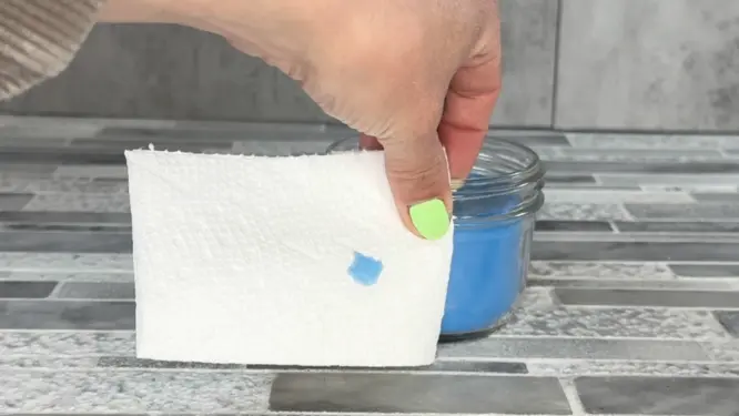 coloring soy wax candle it looks darker when hot