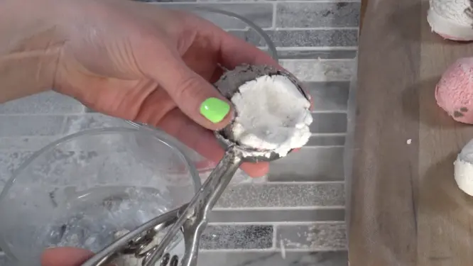 how to shape solid bubble bars with ice cream scoop