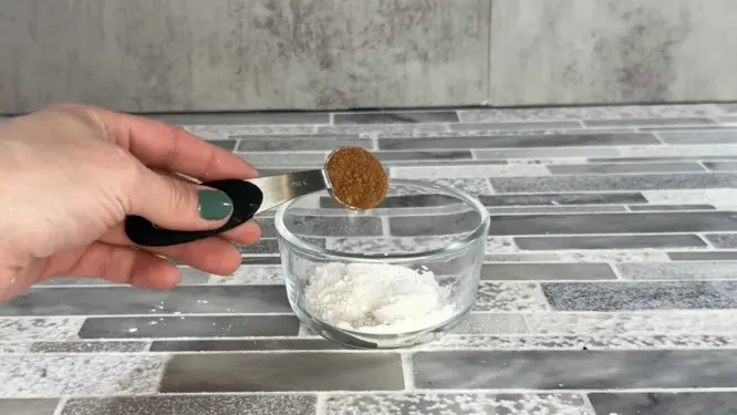 adding cocoa powder to dry shampoo
