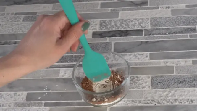 mixing dry shampoo ingredients in small bowl