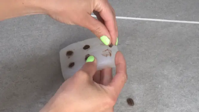 Removing coffee beans from a mold