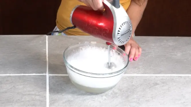 mixing water phase foaming bath butter with hand mixer