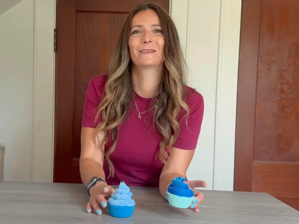 Summerrain holding bath bomb cupcake