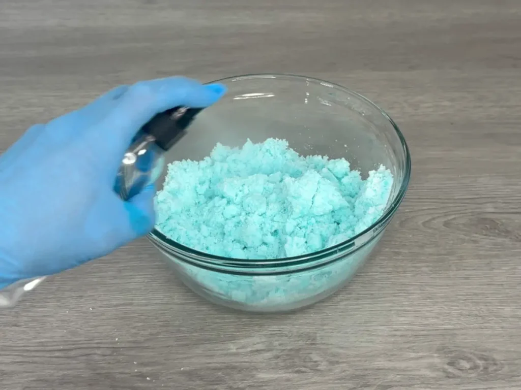spraying bath bomb mixture with witch hazel