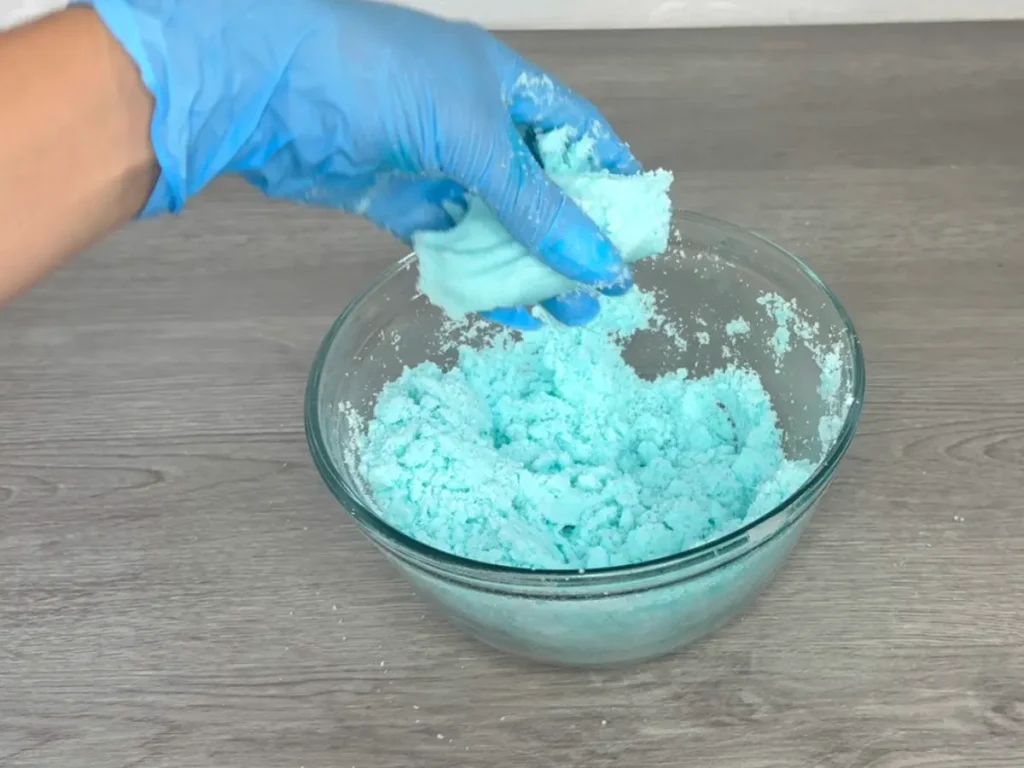 squeezing bath bomb mixture