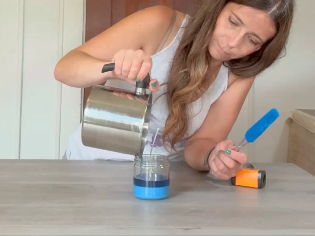 pouring candle layer 2