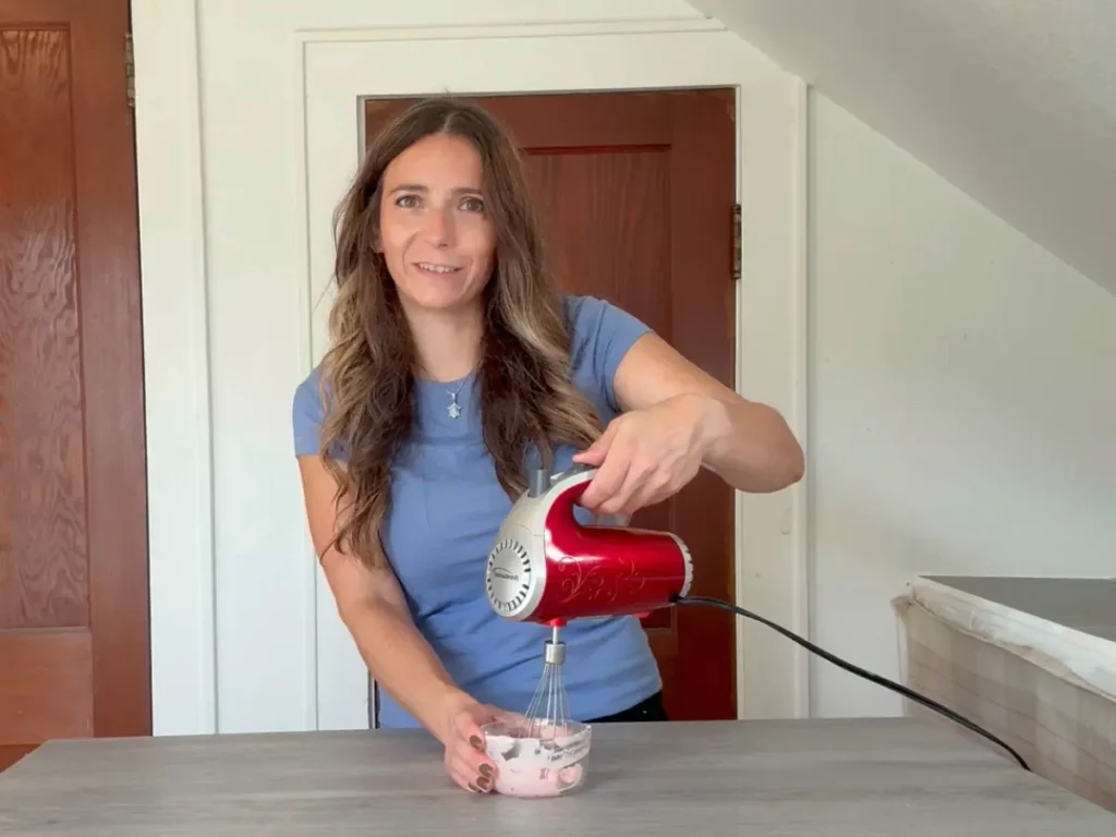 summer rain (jami) mixing up a lip mask