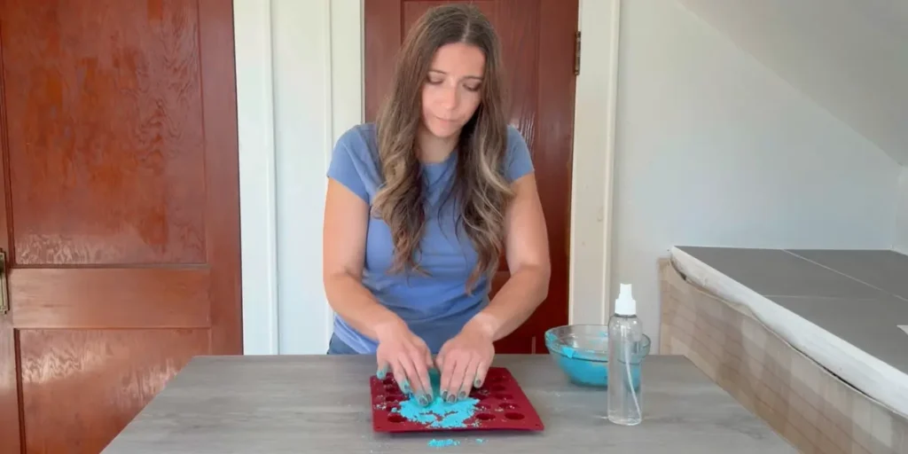 packing shower steamers into mold